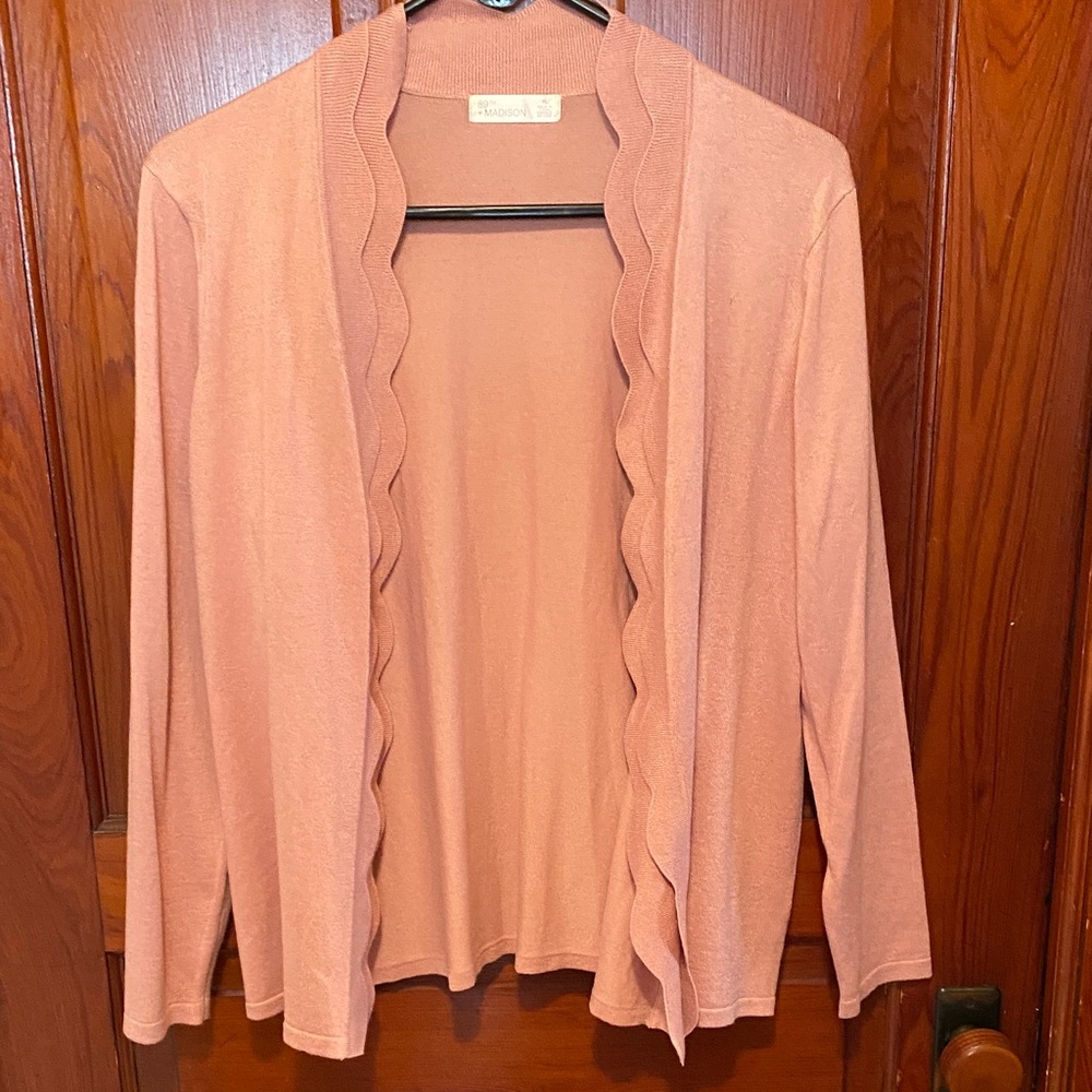8th + Madison Scalloped Edge Cardigan in Soft Pink